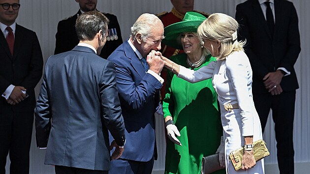 Britsk krl Karel III. a krlovna Camilla pivtali manele Macronovy na sttn nvtv. (8. ervence 2025)