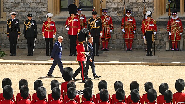 Francouzsk prezident Emmanuel Macron zahjil tdenn sttn nvtvu Velk Britnie zamenou na poslen vztah a spoluprce mezi obma zemmi. Pivtal ho krl Karel III. (8. ervence 2025)