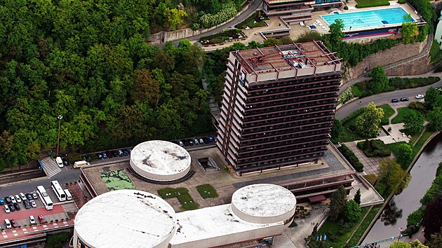 Inspirac� autor�m byl brutalismus Le Corbusiera a britsk�ch architekt�. (2010)