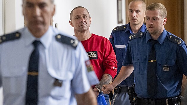 Marek Ferst, obalovan z toho, e se pokusil uplit nkolik lid v rodinnm dom v Podbradech. (7. ervence 2025)