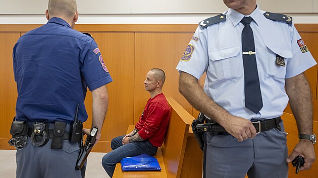 Marek Ferst, obalovan z toho, e se pokusil uplit nkolik lid v rodinnm dom v Podbradech. (7. ervence 2025)