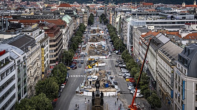 Horn st Vclavskho nmst je u rok kompletn rozkopan. (23. ervna 2025)