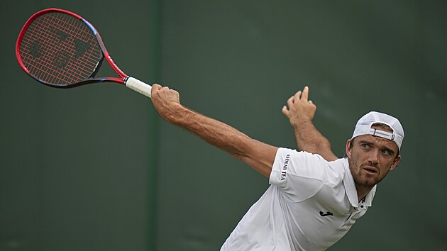 Tom Mach se ohl po mi v prvnm kole Wimbledonu.