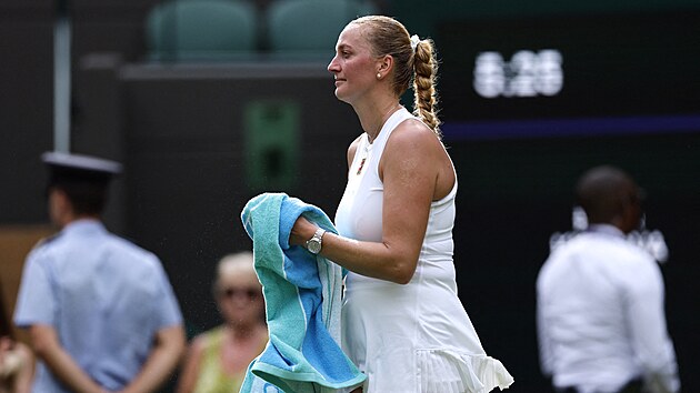 Petra Kvitov po porce v prvnm kole Wimbledonu.