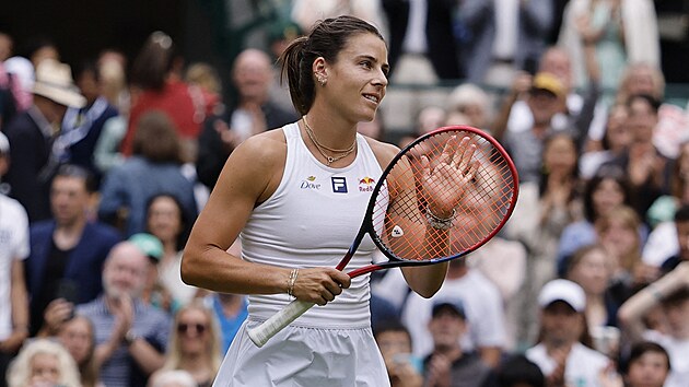 Emma Navarrov po vtzstv ve tetm kole ve Wimbledonu.