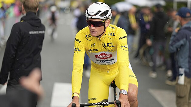 Mathieu van der Poel na startu etapy ve Valenciennes.