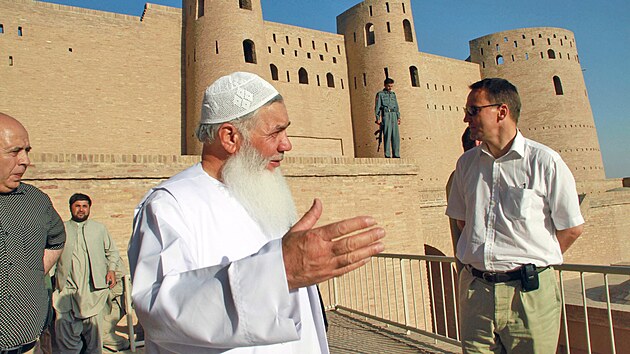 Polsk ministr zahrani Radoslaw Sikorski s afghnskm ministrem vodnho hospodstv a energetiky Ismalem Chnem v Hertu (4. srpna 2011)