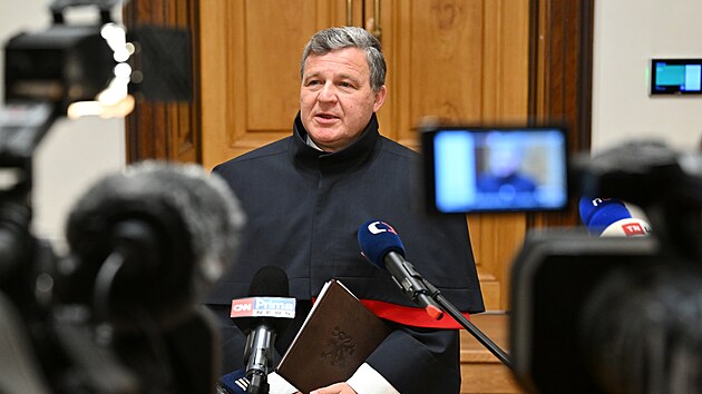 stavn soudce Ji Pib odpovd na dotazy novin pot, co stavn soud odmtl nvrh poslanc ANO na zruen dchodov reformy.
