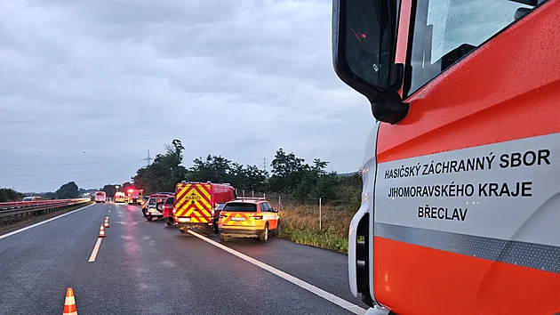Pi brzk rann nehod zahraninho autobusu na dlnici D2 u Podivna na Beclavsku se zranilo est lid. (7. ervence 2025)