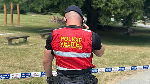 Policist evakuovali st ple Koz horka na Brnnsk pehrad pot, co zde mal dt nalo pi koupn grant. (3. ervence 2025)