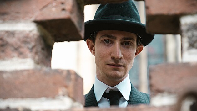 V z pijde do eskch kin nov film o spisovateli Franzi Kafkovi s nzvem Franz. Na snmku je pedstavitel stedn role Idan Weiss.