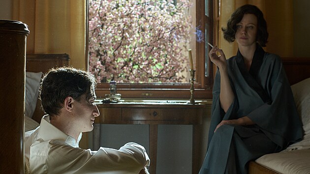V z pijde do eskch kin nov film o spisovateli Franzi Kafkovi s nzvem Franz. Na snmku jsou pedstavitel stedn role Idan Weiss a hereka Jenovfa Bokov coby Milena Jesensk.