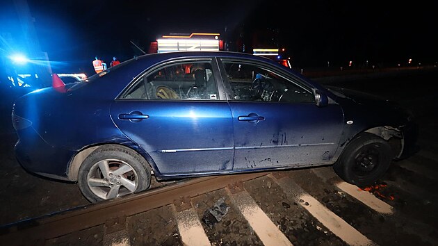 Mu s platnm zkazem zen chtl zmizet policejn hldce za drn domek u obce Lichkov na Orlickostecku. Hra na schovvanou mu ale nevyla podle plnu a se svou Mazdou skonil uvznn v kolejiti. (1.ervence 2025)