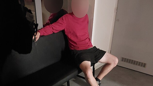 Kempovn ve vystavenm stanu u obchodnho domu se hledanmu mui nevyplatilo. Ze stanu putoval rovnou do cely. (7.ervence 2025)