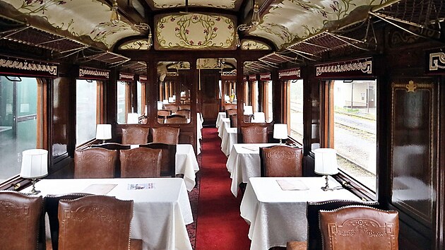 Jdeln vz z roku 1906 od firmy Ringhoffer je nov ozdobou parnch expres v Pardubickm kraji.