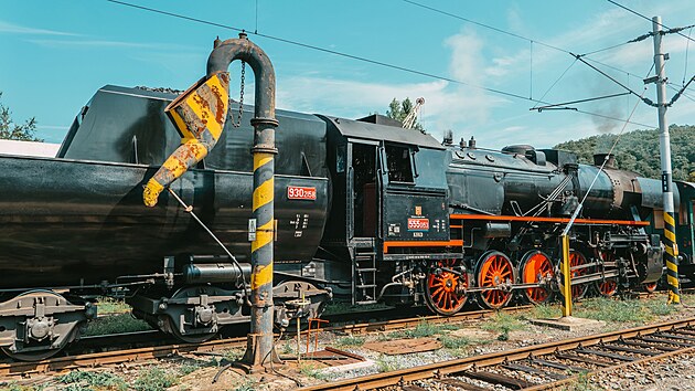 Na pravideln sobotn jzdy z Doln Lipky je nasazovna parn lokomotiva 555.0153 znmj pod pezdvkou Nmka.