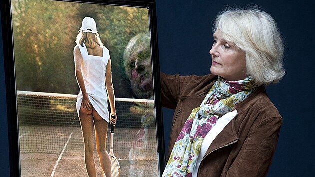 Fiona Walkerov se svm slavnm plaktem tenisov dvky (22. bezna 2011)