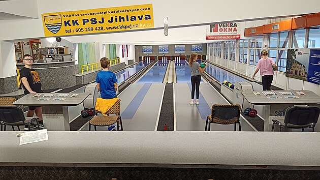 Evena Roickho v Jihlav ek rekonstrukce. Bhem roku zde budou nejen nov nerezov vany a technologie, ale dojde i na opravu sprch, prosklen stny smrem k fotbalovmu hiti a vybudovn terasy. Novch drah se dok i kuelna.
