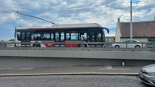 idim se od nemocnice velmi patn najd na Kyjevskou ulici. Auta ve pice kiovatku asto ucpou. (3. ervence 2025)