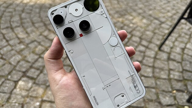 Nothing Phone (3) a Poco F7