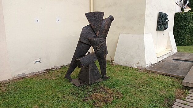 Parkn Severoesk galerie vtvarnho umn v Litomicch budou po celou letn sezonu zdobit rozmrn elezn objekty Petra Csaovskho, jednoho z nejvraznjch pedstavitel esk sochask scny pelomu tiscilet.