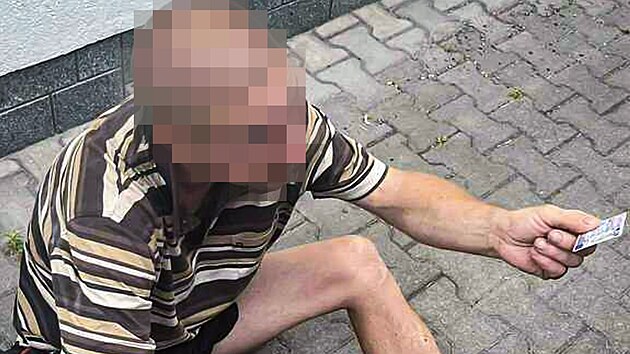 Opilho mue se strnkm podailo probrat a pouitm bolestivch podnt.