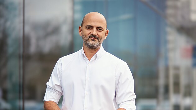 Finanční skupina Partners má v plánu expandovat a vydobýt si dobrou pozici nejen v Česku, ale i v Evropě. Vůbec nejsilnější je nyní v Rumunsku, kde nákupem další firmy posílila svoji pozici. O jaké trhy má finanční skupina zájem, přibližuje v rozhovoru Tomáš Chadzivasilis, ředitel pro zahraniční expanzi. Přidává i postřehy a zkušenosti, které si odnáší ze své práce v mezinárodním obchodu.