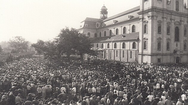Národní pouť Velehrad, 5. července 1985. Účastnilo se přes 100 tisíc lidí....