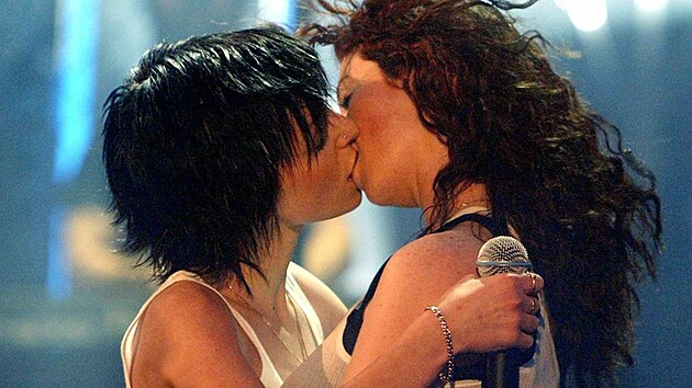 Julia Volkovova a Lena Katina se na svch koncertech nebly odvzat. (vcarsko, 2003)