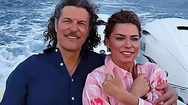 Shania Twain s manelem (srpen 2024)