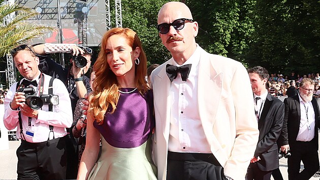 Hereka Hana Vagnerov a v doprovodu herce Stanislava Majera (MFF Karlovy Vary, 4. ervence, 2025)