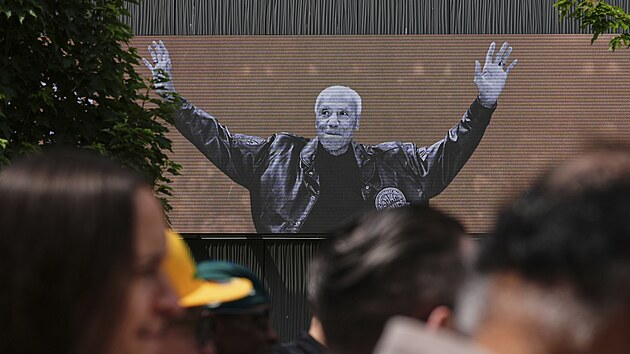 Lenny Wilkens pro�il na prahu l�ta 2025 sv�j velk� den, v Seattlu mu odhalili sochu.