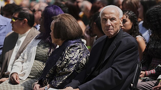 Lenny Wilkens pro�il na prahu l�ta 2025 sv�j velk� den, v Seattlu mu odhalili sochu.