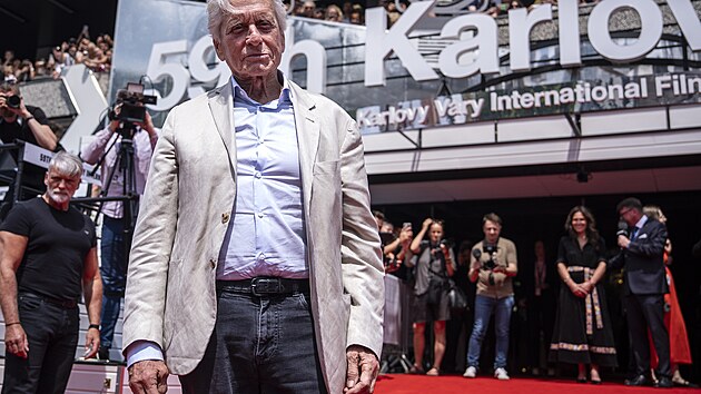 Michael Douglas ped Hotelem Thermal (5. ervence 2025)