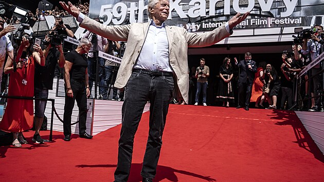 Michael Douglas ped Hotelem Thermal (5. ervence 2025)