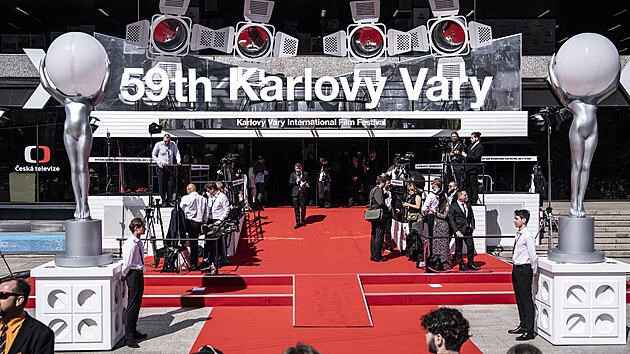 �ervený koberec p�ed Hotelem Thermal (5. �ervence 2025)