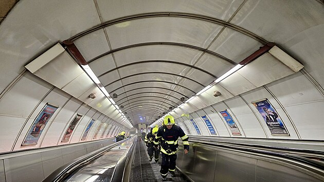 Ve stanici Staromstsk hoel eskaltor. (5. ervence 2025)