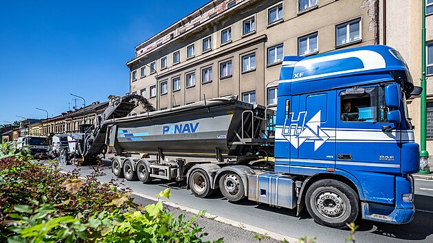 V Jaromi zaaly opravy prtahu, tvo se kolony. (30. ervna 2025)