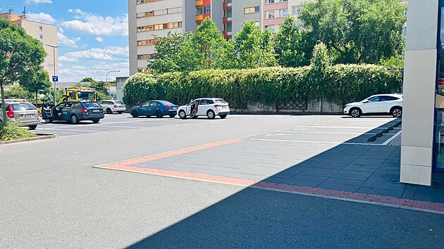 Parkovit ped Lidlem na Jinm mst po poledni v ptek 4. ervence 2025 bhem vpadku proudu