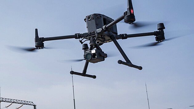 Jak se st�t pilotem dronu