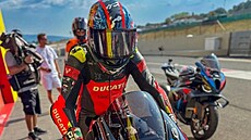 I est let po skonení kariéry jezdí Karel Abraham pravideln na motorce. Mimo...