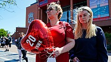 Liverpoolské fanynky truchlí po úmrtí Dioga Joty.