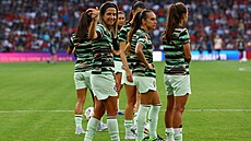 Portugalské fotbalistky ped zápasem se panlskem na Euru.