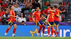 panlské fotbalistky se radují z gólu proti Portugalsku na Euru.
