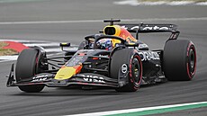 Max Verstappen z Red Bullu absolvuje kvalifikaci na okruhu Silverstone.