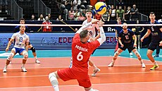 Volejbalista Milan Moník odehrává mí v semifinále Final Four Evropské ligy...