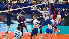 Volejbalista Luká Vaina odehrává mí v semifinále Final Four Evropské ligy...