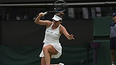 Linda Nosková v osmifinále Wimbledonu.