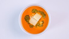 Tomatový krém s mascarpone, bazalkovým pestem a sýrem Grand Moravia (3....