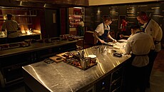Kuchai pracující v dubajské restauraci FZN ocenné temi michelinskými...